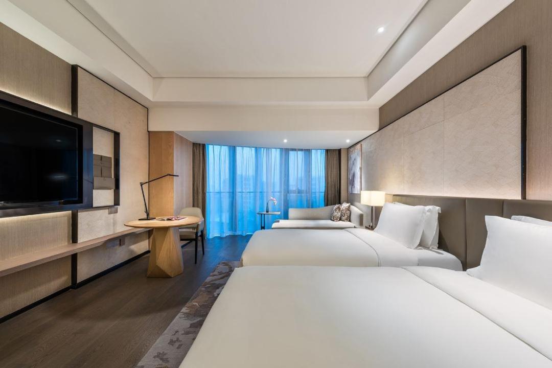 Grand Mercure Lingang Hotel 5*