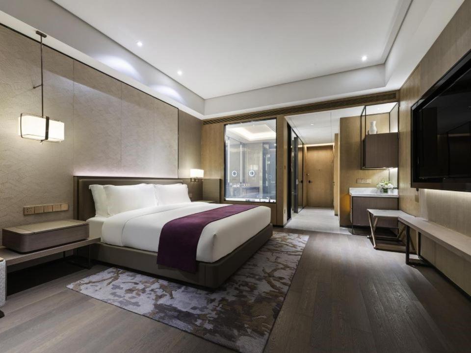 Hotel Grand Mercure Lingang 5*
